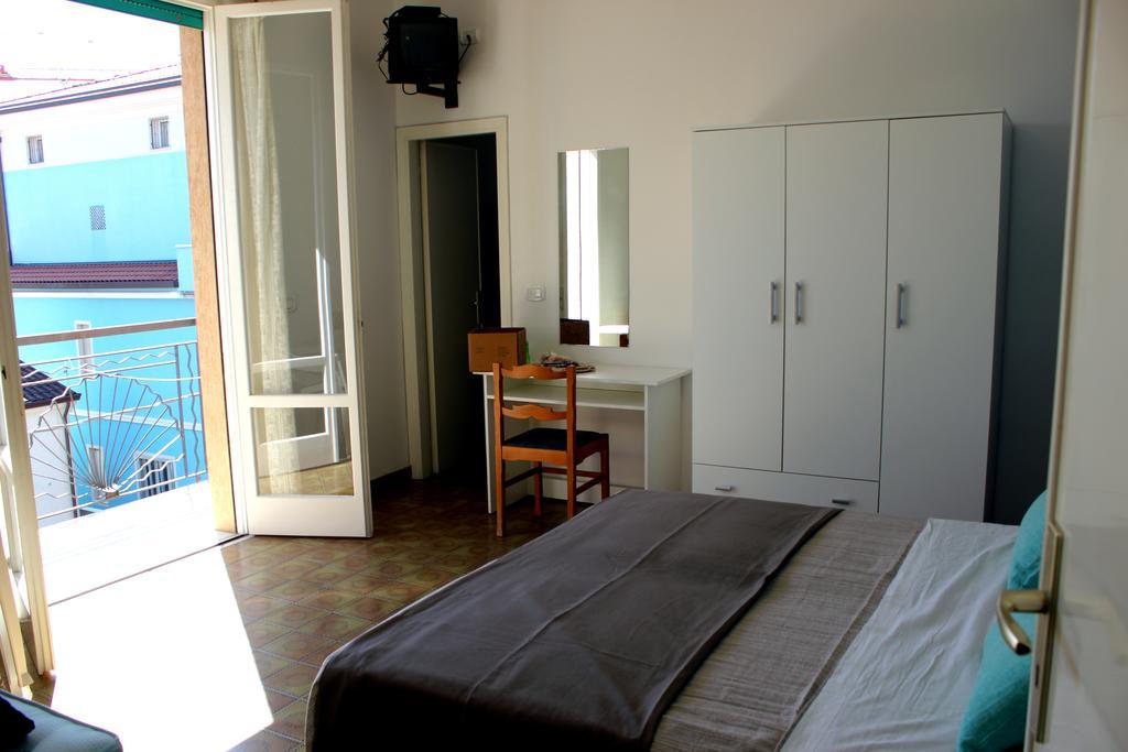 Le Aromatiche B&B Viserbella di Rimini 객실 사진